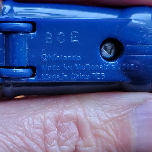 2 McDonald Happy Meal Toy Super Mario Invincible Luigi set nintendo 2017 2018 - Picture 10 of 11